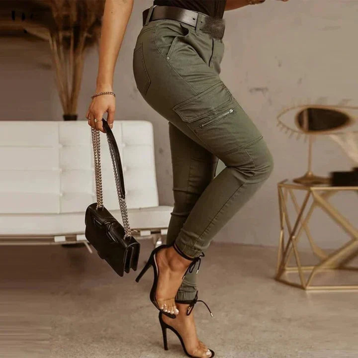 Jeans cargo élégants pour femmes - pantalon gris tendance avec poches pratiques