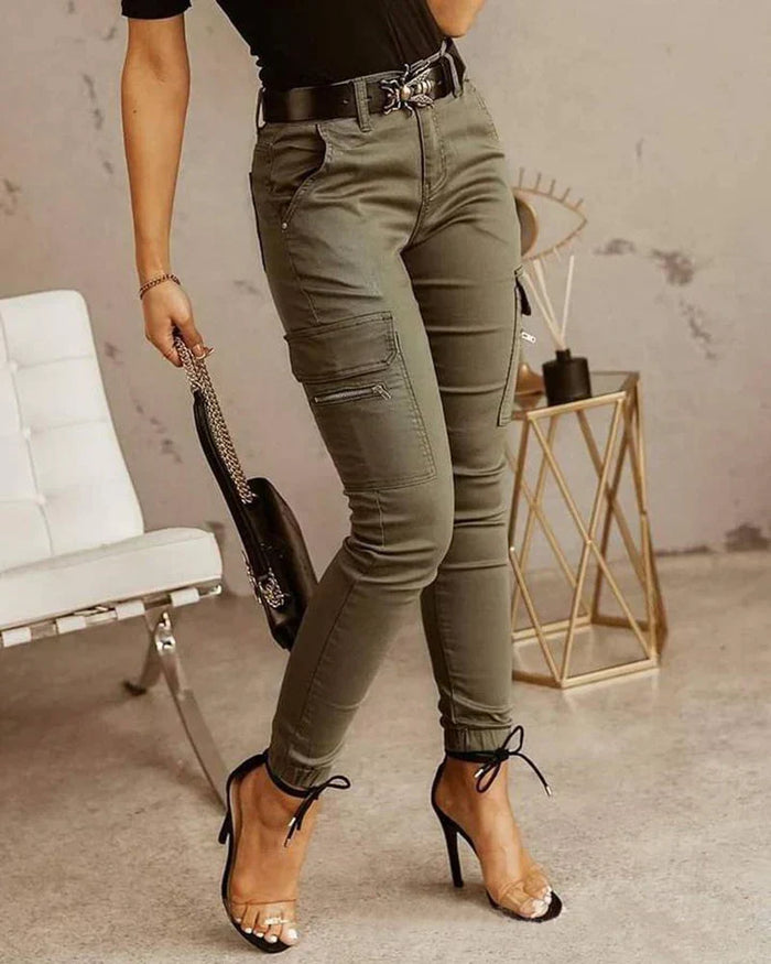 Jeans cargo élégants pour femmes - pantalon gris tendance avec poches pratiques