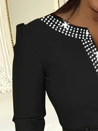 Robe femme évasée avec décolleté en V orné, manches 3/4 et longueur mi-longue avec ceinture pour un look élégant