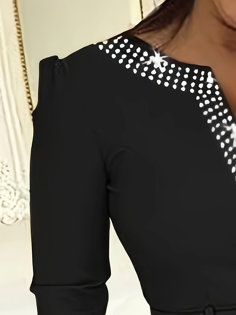 Robe femme évasée avec décolleté en V orné, manches 3/4 et longueur mi-longue avec ceinture pour un look élégant