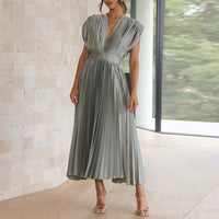 Stylish V-neck Dress for Women for a Chic and Elegant Look (Robe à col en V pour femmes pour un look chic et élégant)
