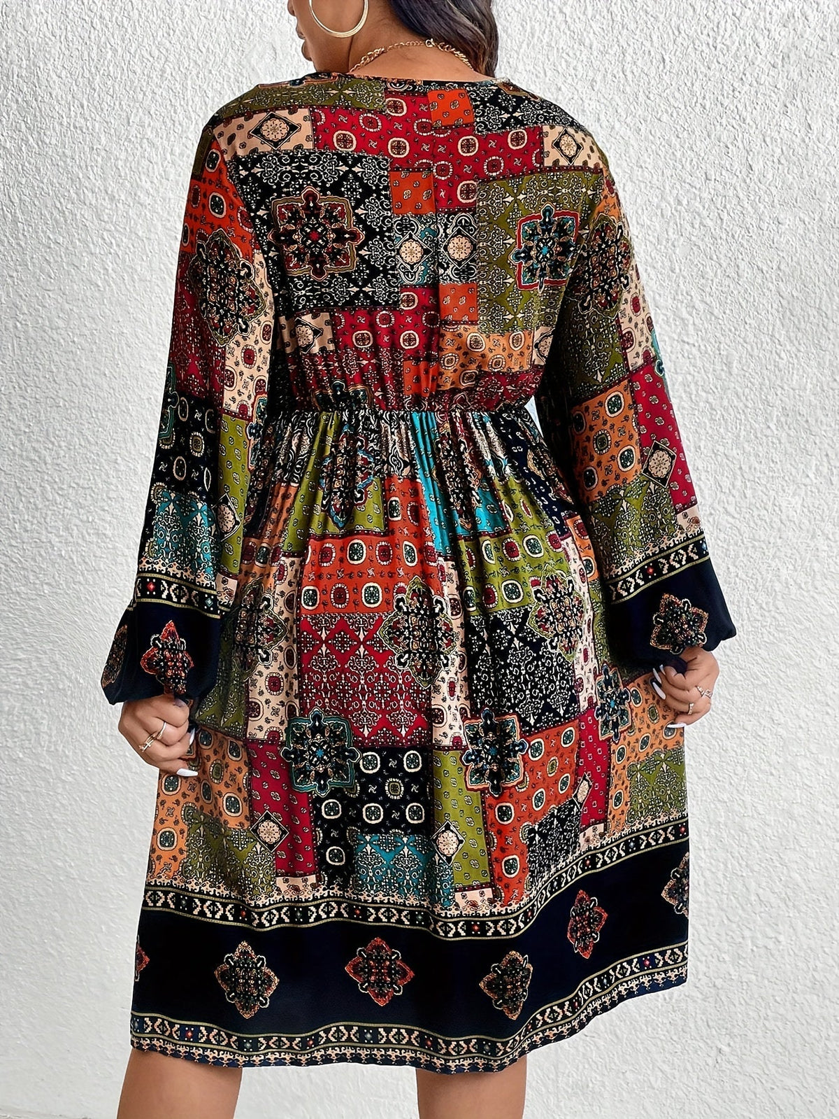 Robe longue bohémienne femme - décolleté en V avec patchwork paisley - manches longues fluide et élégante