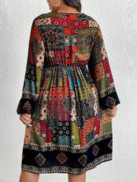Robe longue bohémienne femme - décolleté en V avec patchwork paisley - manches longues fluide et élégante