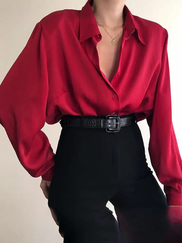 Chemisier élégant à manches longues pour femmes - chemise polyvalente pour les occasions décontractées et formelles, avec une coupe élégante