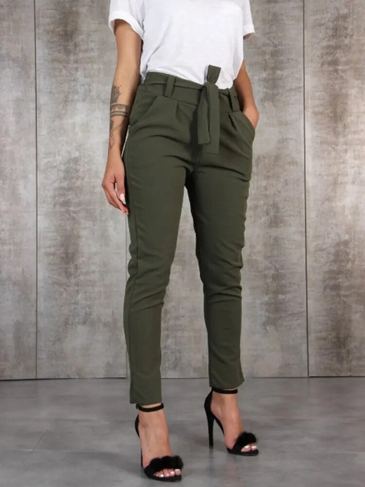 Élégant pantalon chino à taille haute pour femmes avec ceinture réglable - parfait pour un look professionnel au bureau