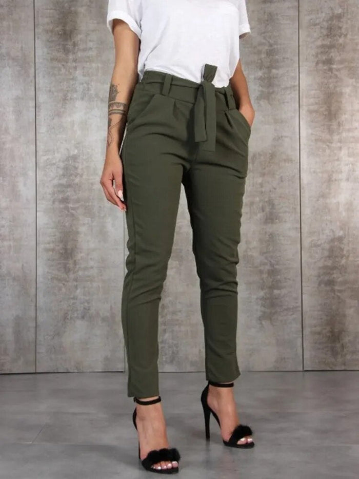 Élégant pantalon chino à taille haute pour femmes avec ceinture réglable - parfait pour un look professionnel au bureau