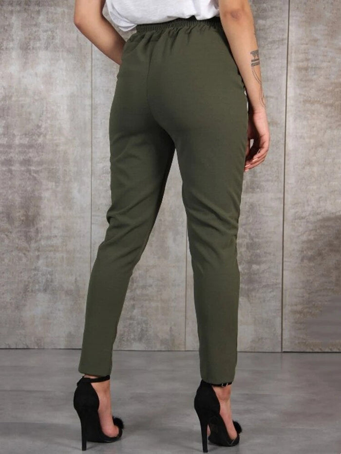 Élégant pantalon chino à taille haute pour femmes avec ceinture réglable - parfait pour un look professionnel au bureau