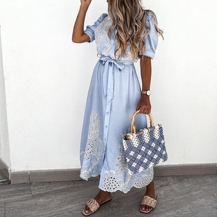Robe brodée élégante - Joli motif rose pour des looks élégants