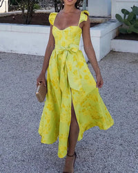 Robe pour femmes à coupe évasée en jacquard floral texturé avec décolleté en cœur et ceinture bow pour un look élégant et féminin