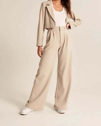 Pantalon féminin élégant à haute assise avec ceinture - Parfait pour les styles décontracté et professionnel