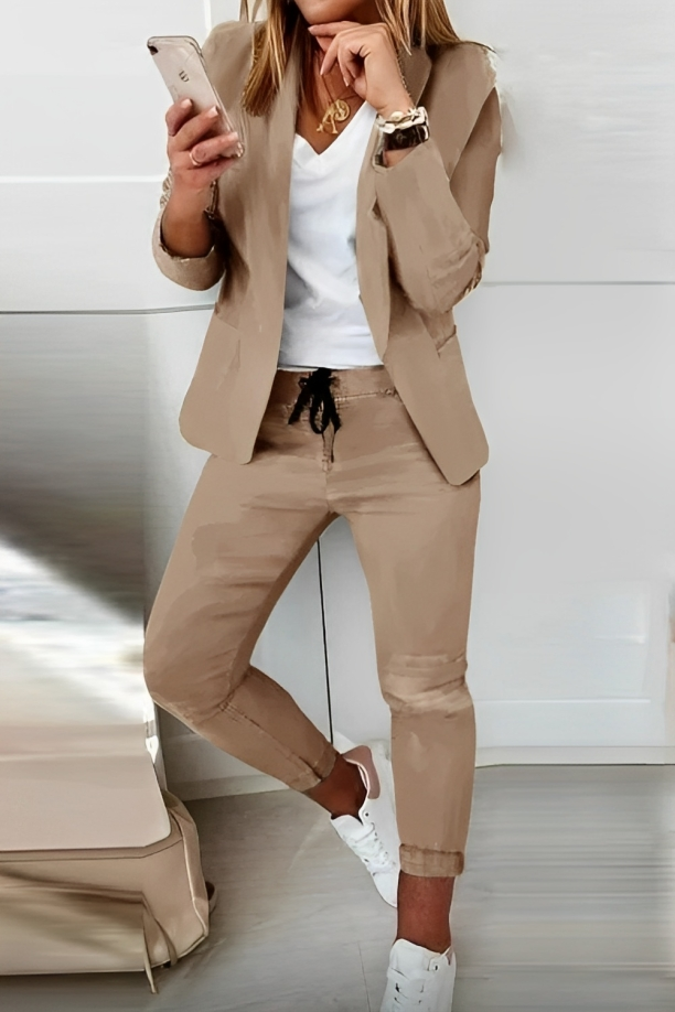 Ensemble blazer et jogging décontracté pour femmes - à la mode et confortable pour tous les jours