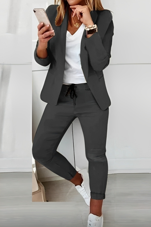 Ensemble blazer et jogging décontracté pour femmes - à la mode et confortable pour tous les jours