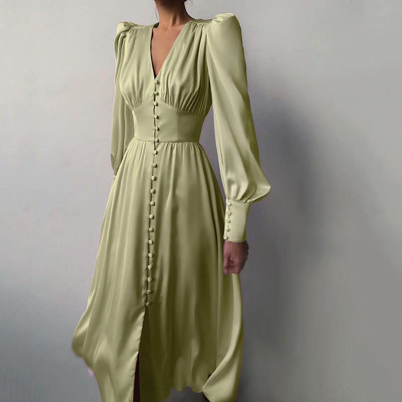 Robe élégante en satin français avec manches bouffantes et coupe ajustée séduisante