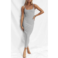 Robe Midi en Maille pour Femmes - Coupe Bodycon Flatteuse - Col Carré Élégant - Sans Manches