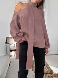 Élégante blouse asymétrique en satin pour femmes avec nœud - parfaite pour les occasions décontractées et formelles