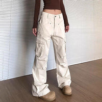 Pantalon cargo beige clair pour femme avec des jambes larges et de nombreuses poches pour un look décontracté et confortable