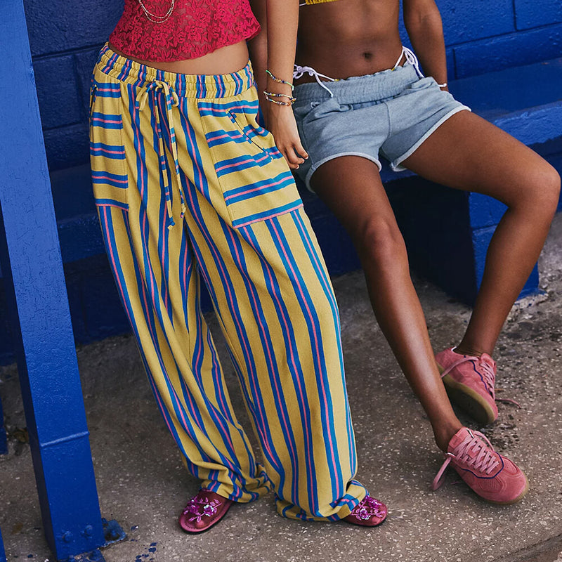 Élégant pantalon rayé pour femme - tenue de plage idéale pour une journée d'été confortable