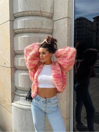 Cardigan court en tricot coloré à manches bouffantes pour femmes Aleta - un must en matière de style et de confort