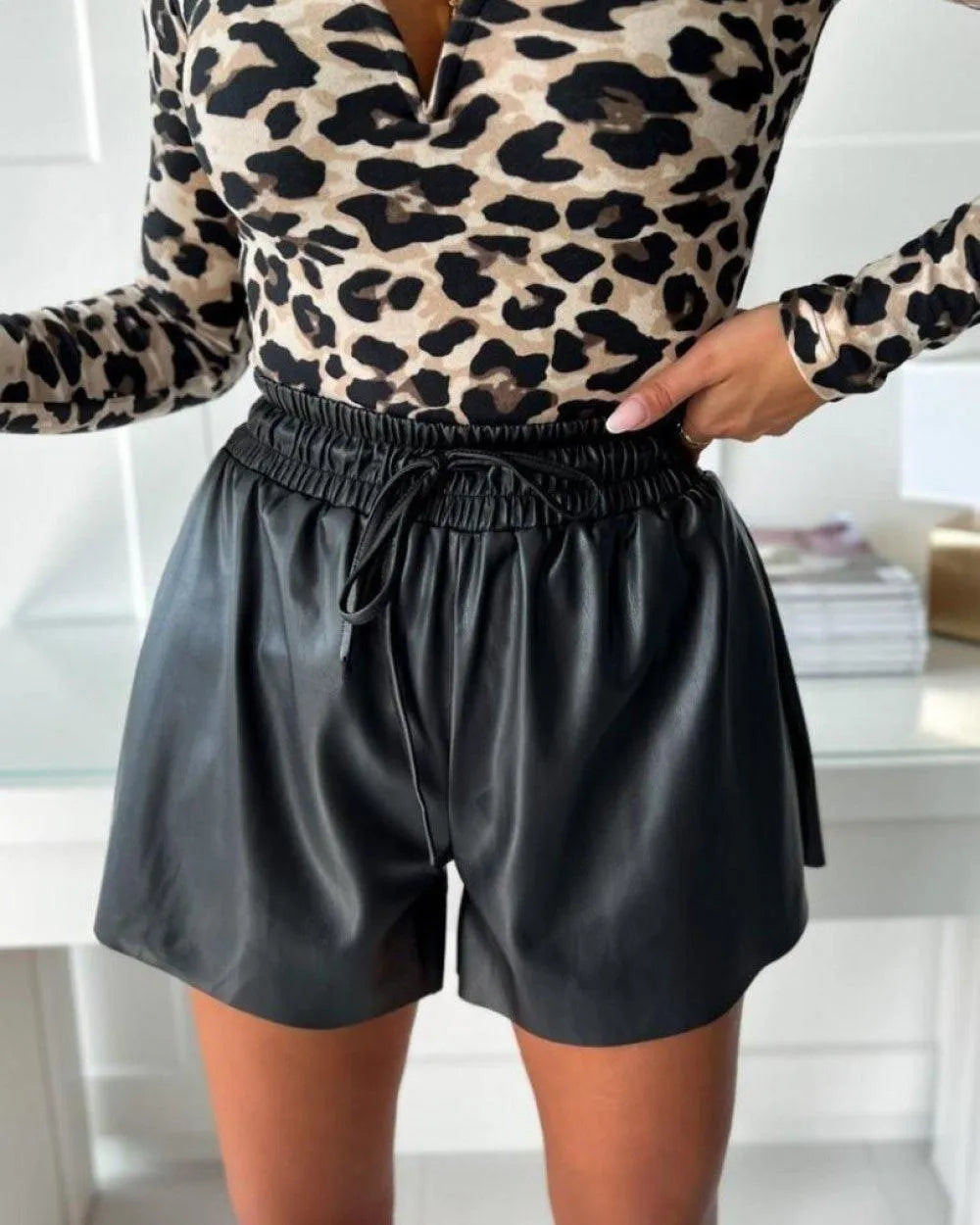Shorts pour Femmes en Cuir Synthétique à Taille Haute avec Cordons Élastiques et Coupe Décontractée