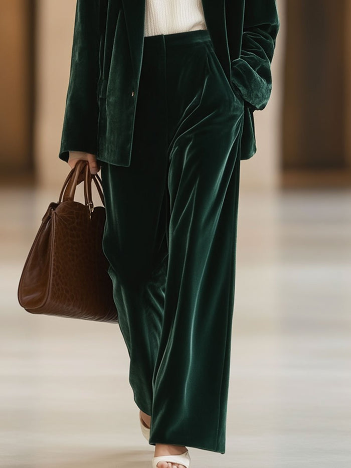Luxueux pantalon en velours satiné vert foncé - large et confortable - mode féminine