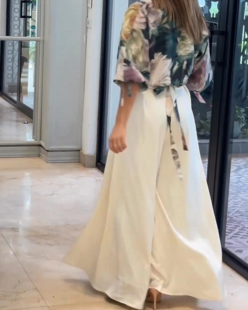 Ensemble élégant pour femmes avec haut à imprimé floral et pantalon large pour un look stylé