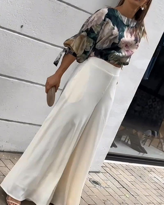 Ensemble élégant pour femmes avec haut à imprimé floral et pantalon large pour un look stylé