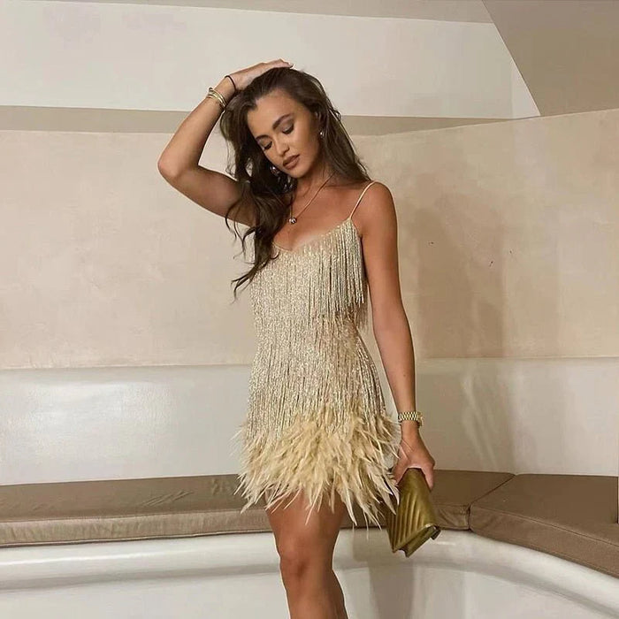 Genoveffa - Robe élégante avec paillettes et plumes luxuriantes