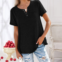 T-shirt confortable à manches courtes pour femmes, avec boutons - le parfait haut de tous les jours pour les femmes