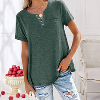 T-shirt confortable à manches courtes pour femmes, avec boutons - le parfait haut de tous les jours pour les femmes