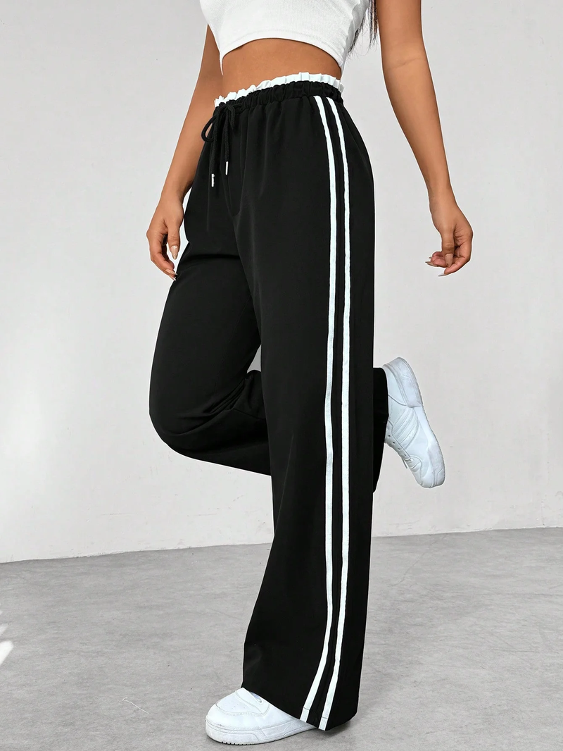 Pantalon confortable et décontracté pour femmes, avec une coupe décontractée et des rayures latérales élégantes.