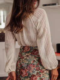 Élégante blouse blanche en tricot à manches longues pour femmes - haut décontracté et élégant à porter tous les jours