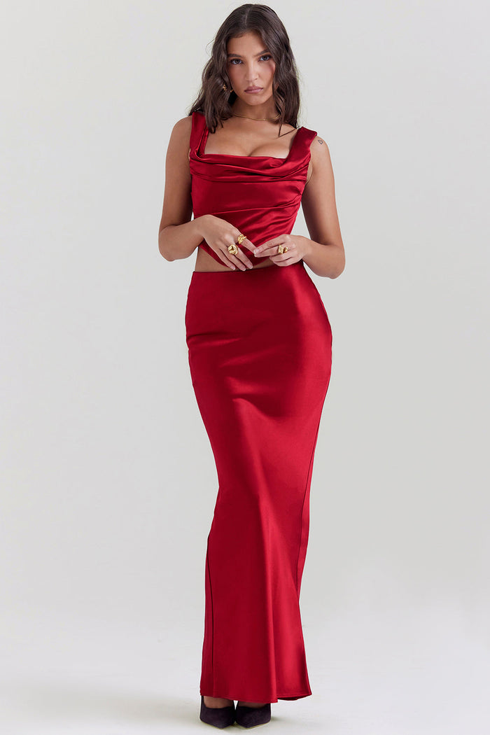 Robe longue élégante en satin de Red pour un look de soirée sophistiqué pour les femmes