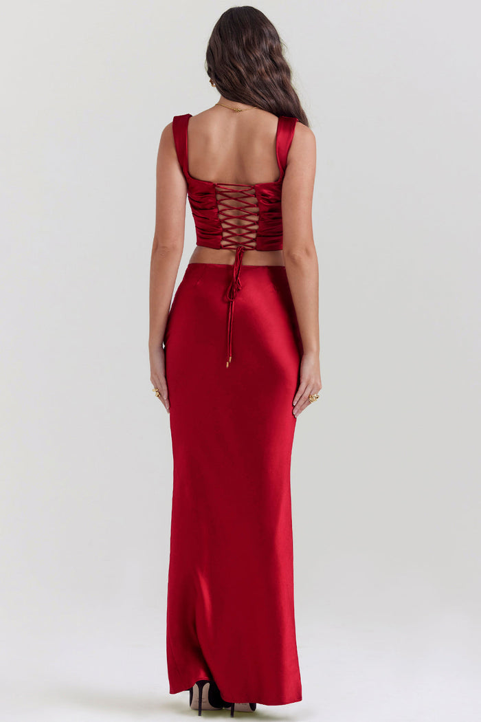 Robe longue élégante en satin de Red pour un look de soirée sophistiqué pour les femmes