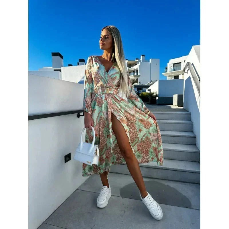 Vella Top d'été à col en V avec imprimé graphique et fente sur le côté pour un look élégant