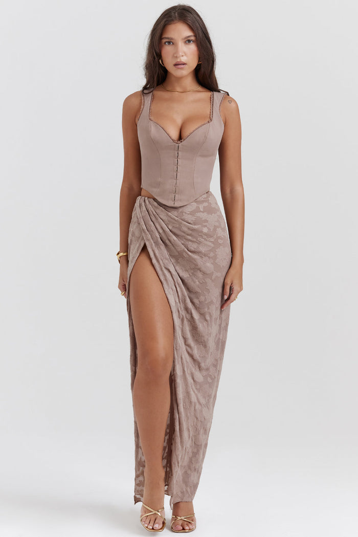 Élégante tenue pour femme comprenant un magnifique ensemble corset 2 pièces avec garniture en dentelle et une jupe longue élégante