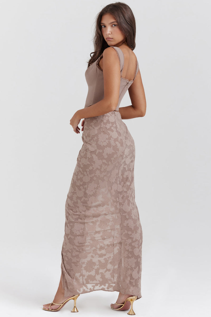 Élégante tenue pour femme comprenant un magnifique ensemble corset 2 pièces avec garniture en dentelle et une jupe longue élégante